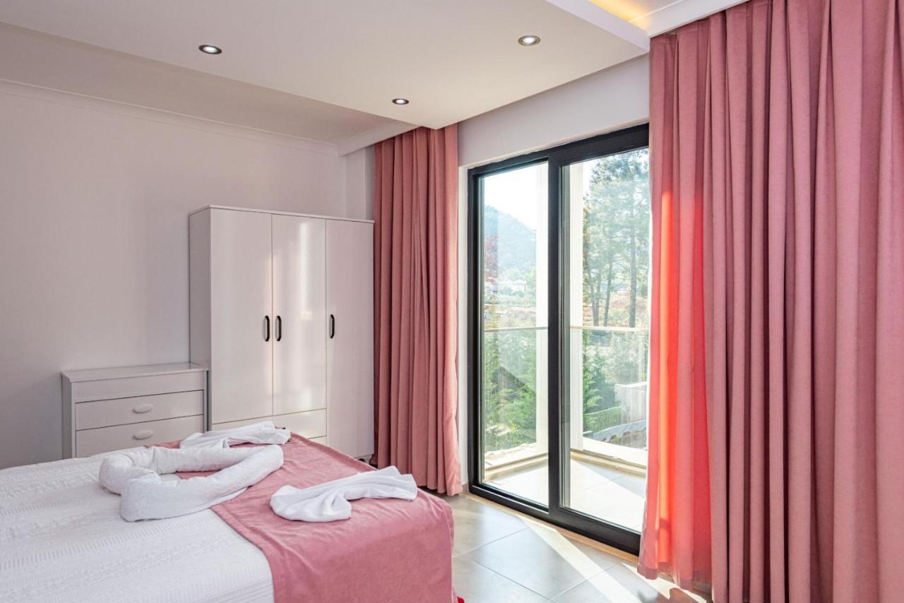 4 Bedroom Holiday Villa In Hisaroenue Oeluedeniz- Gold Rose Фетие Екстериор снимка