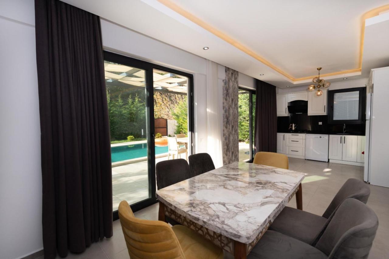 4 Bedroom Holiday Villa In Hisaroenue Oeluedeniz- Gold Rose Фетие Екстериор снимка