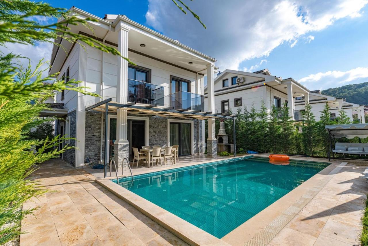 4 Bedroom Holiday Villa In Hisaroenue Oeluedeniz- Gold Rose Фетие Екстериор снимка