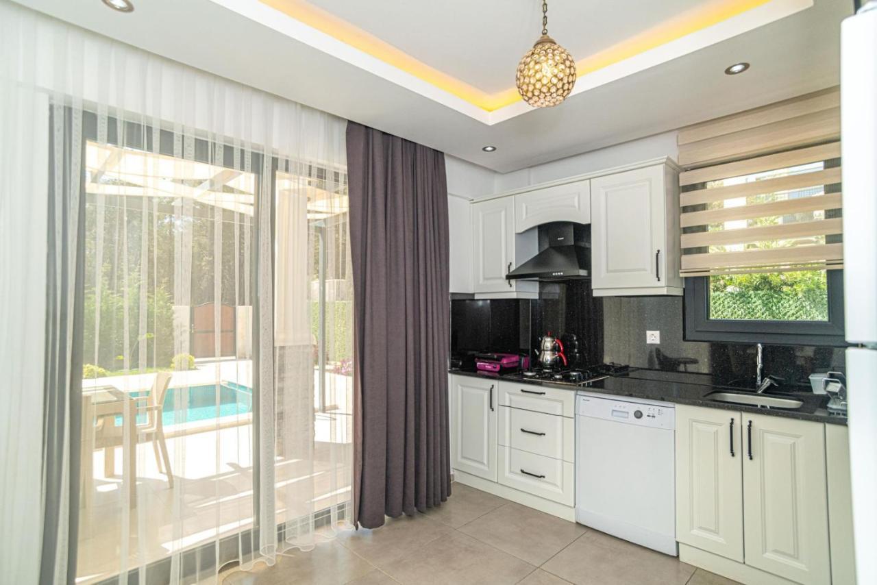 4 Bedroom Holiday Villa In Hisaroenue Oeluedeniz- Gold Rose Фетие Екстериор снимка