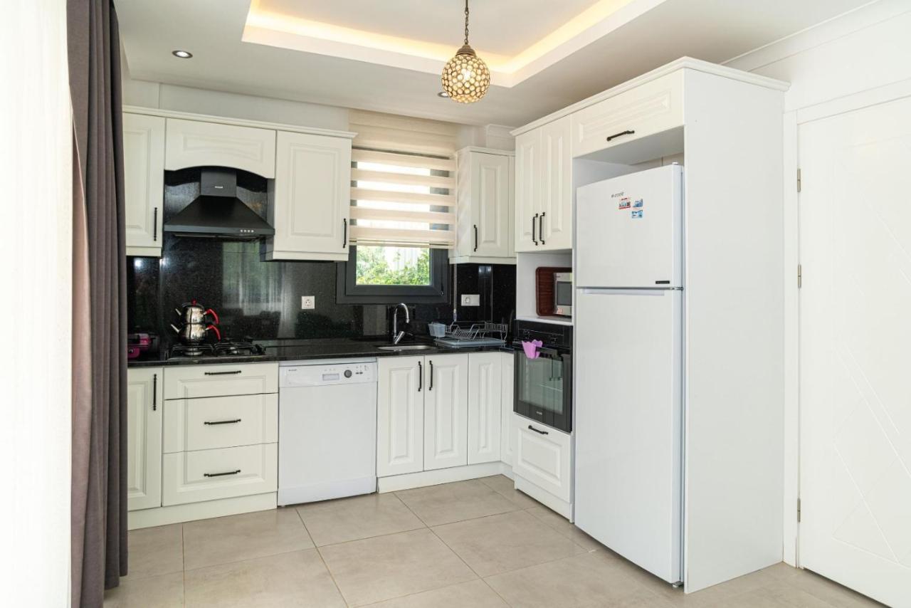 4 Bedroom Holiday Villa In Hisaroenue Oeluedeniz- Gold Rose Фетие Екстериор снимка